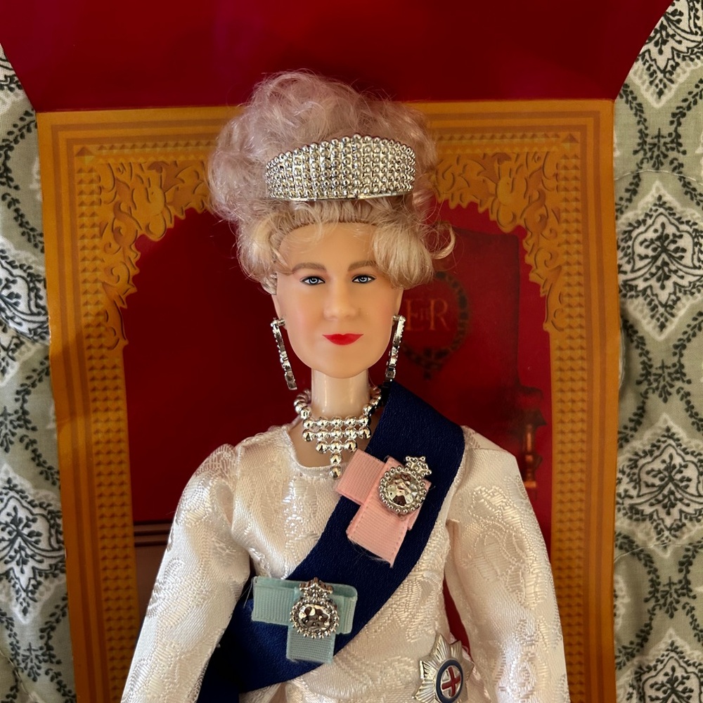 70th Anniversary portrait doll of Queen Elizabeth II
